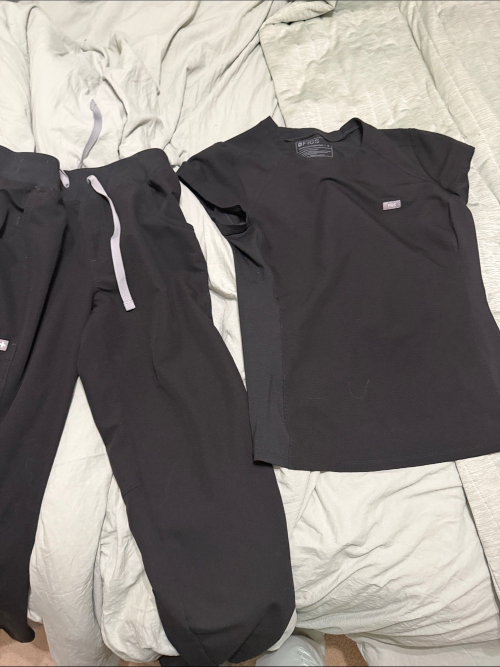 Figs Women's Black Tee & Kade pant  Scrub Set top is a size small pant is Xsmall